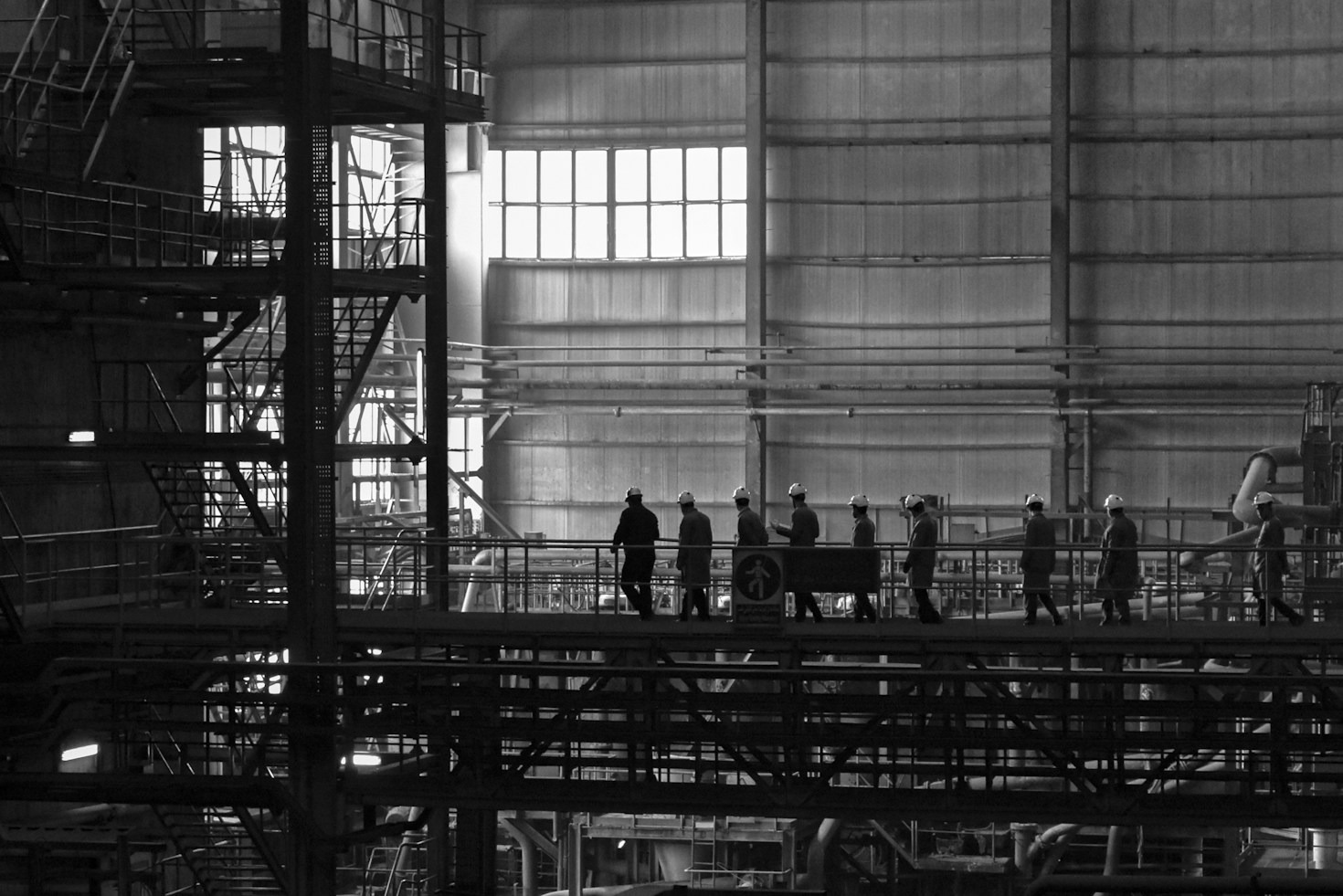 Normas técnicas de segurança para montagens industriais complexas